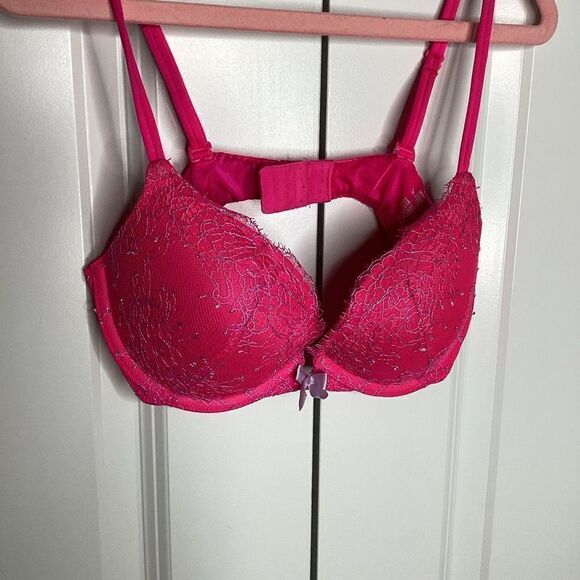 EUC Ladies Victoria's Secret Very Sexy Push up Bra - Picture 2 of 3